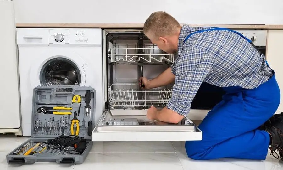 Çilimli Hoover servisi teknisyen ekibi beyaz eşya tamiri yaparken